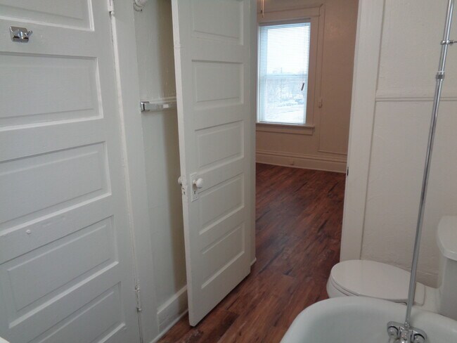 Building Photo - 214 S 800 E