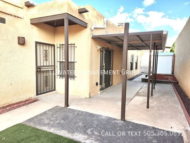 Building Photo - Super Cute, 2 bedroom with Separate office...