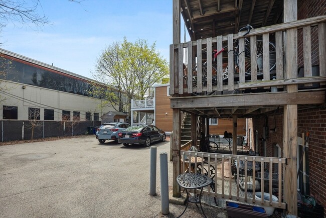 Building Photo - 262 Sidney St