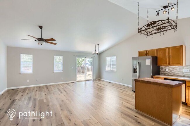 Building Photo - 2507 Park View Dr
