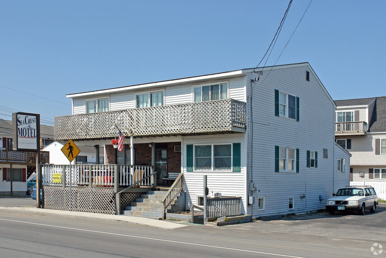 156158 Ashworth Ave, Hampton, NH 03842 Apartments in Hampton, NH