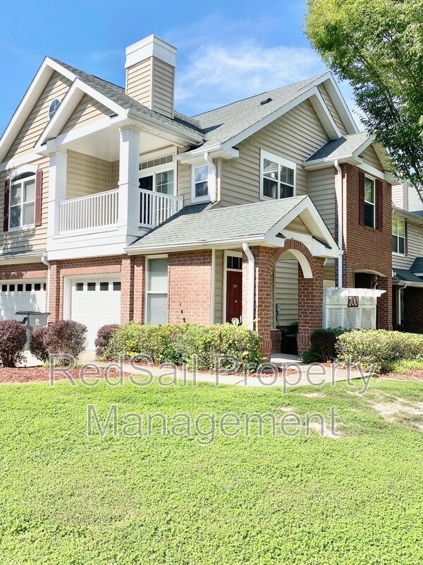 Foto principal - 700 River Rock Way