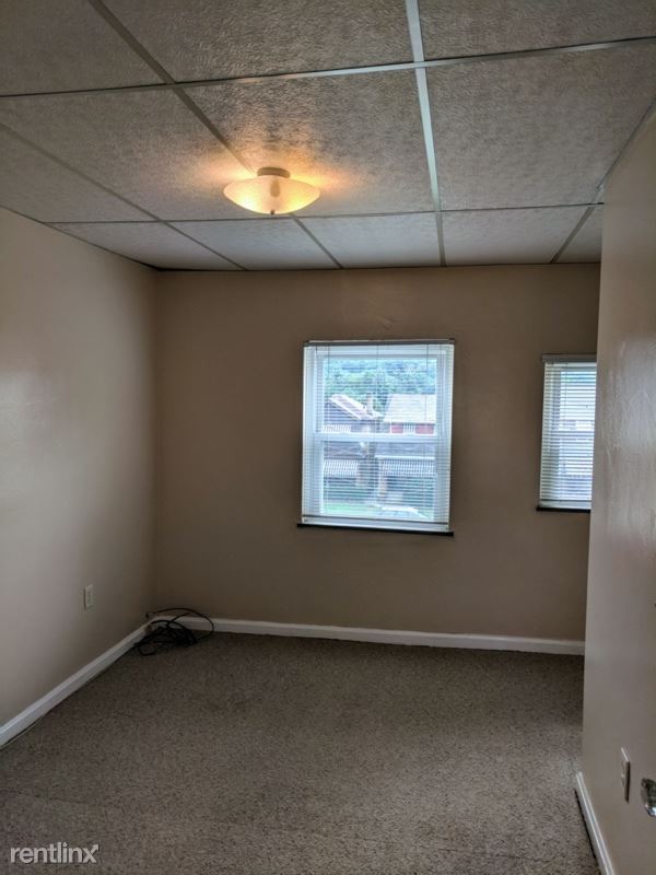 Building Photo - 4 br, 2 bath Townhome - 3333 Parkview Ave