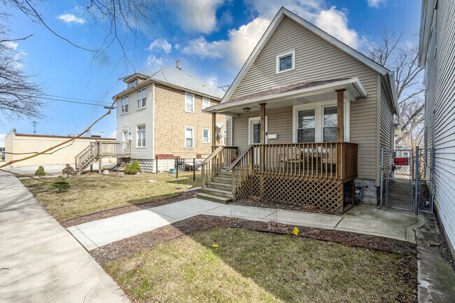 Building Photo - 115 S 12th Ave