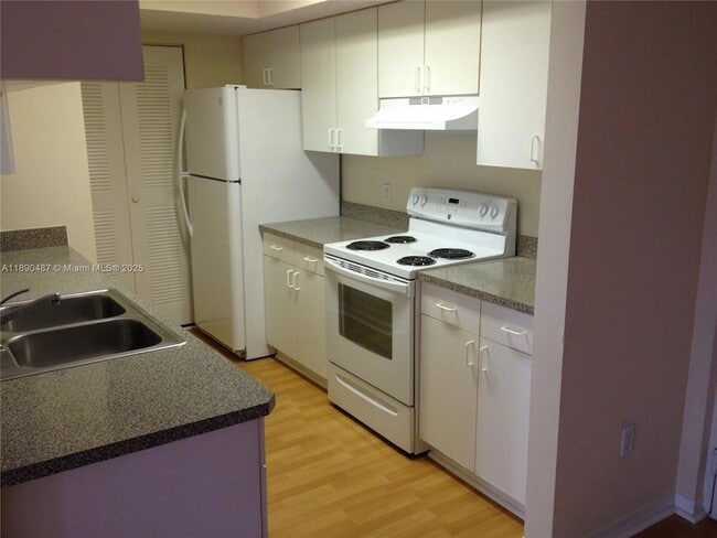 Photo - 470 S Park Rd Apartment