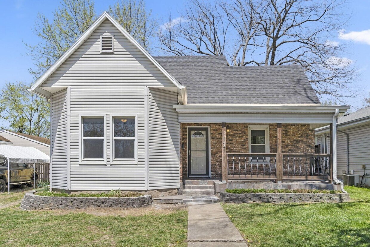 Foto principal - REMODELED 3 Bed | 1 bath | FENCED IN YARD ...