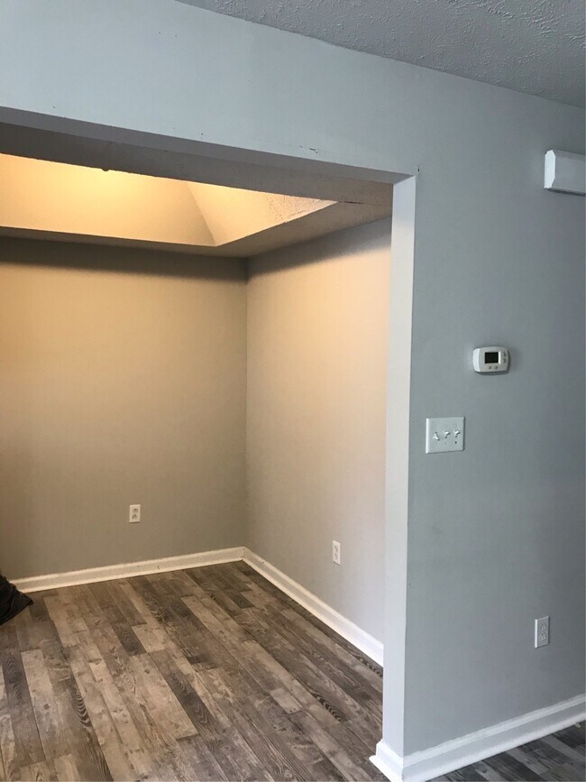 Building Photo - 124 Karen Ct