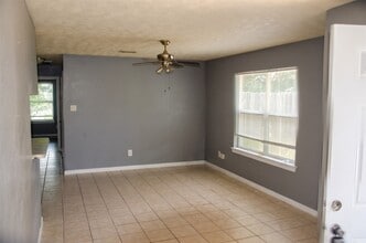 Building Photo - 306 Willowick St