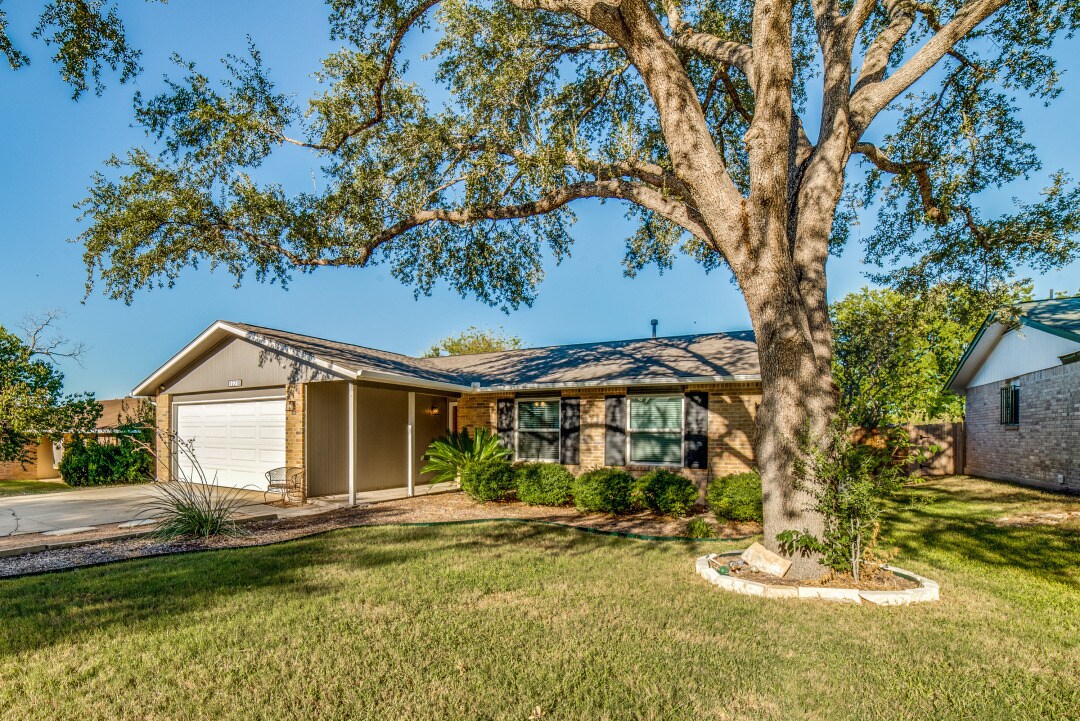 Foto principal - 12218 Brownstone St