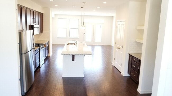 Building Photo - 43425 Robey Sq