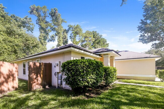Building Photo - 14036 Crestwick Dr W