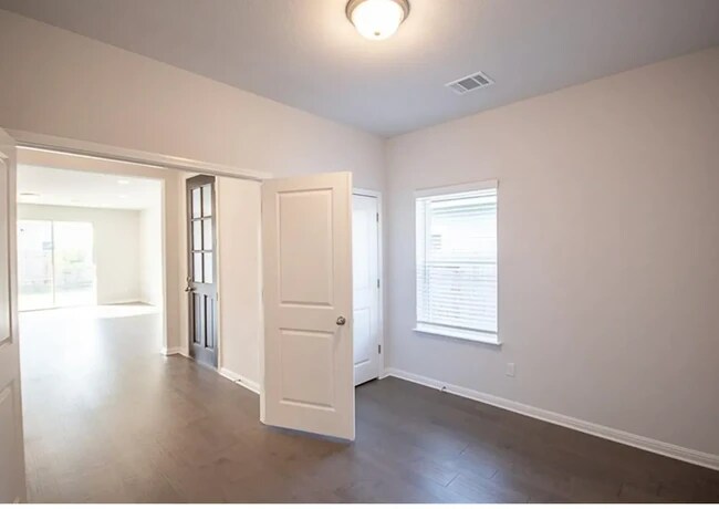 Foto del edificio - 129 Winding Hollow Ln