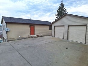 Building Photo - 910 S Main St
