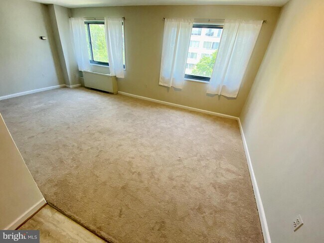 Building Photo - 1200 S Arlington Ridge Rd