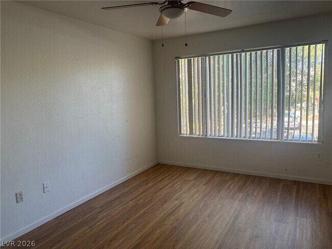 Building Photo - 5710 E Tropicana Ave