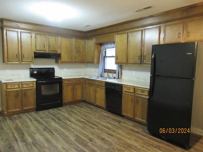 Building Photo - Brick Ranch Near Shaw AFB-3 Bedroom, 2 Bath
