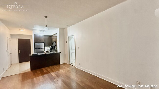 Photo du bâtiment - 60 Absolute Av