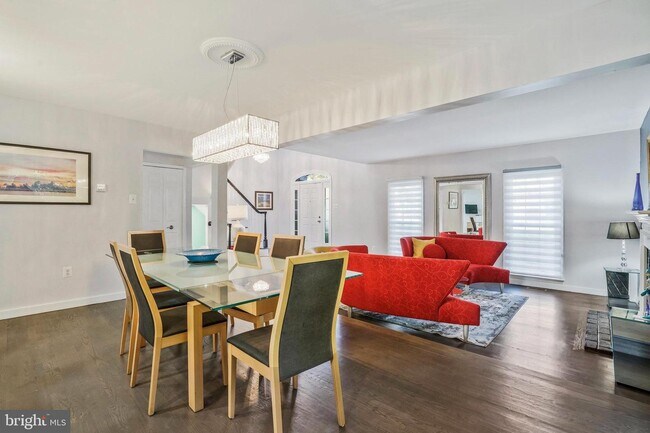 Foto del edificio - 9801 Burke Pond Ln