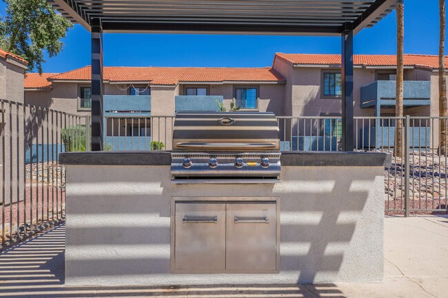 Building Photo - The Peak at Oro Valley Apartments