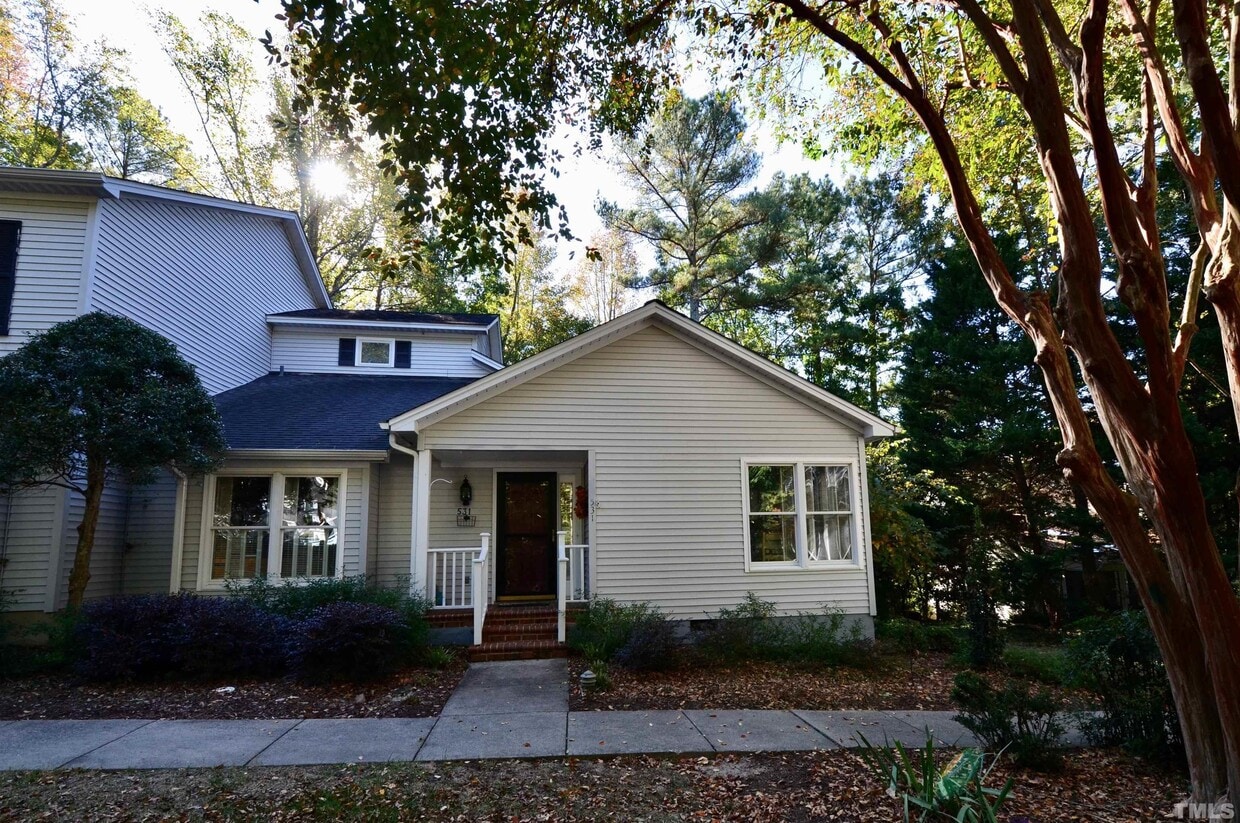 Primary Photo - 531 Weathersfield