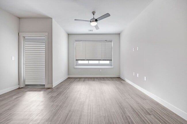 Building Photo - Brightleaf at Lakeline