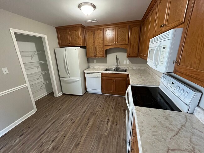 Foto del edificio - 125 Greenwood Cir
