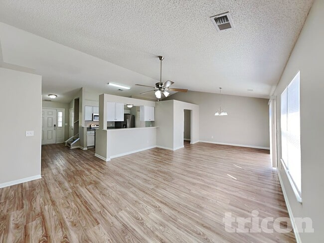 Foto del edificio - 721 Elderberry Ln