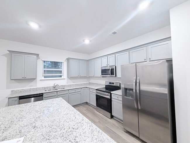 Building Photo - 532 Red Dragon Dr