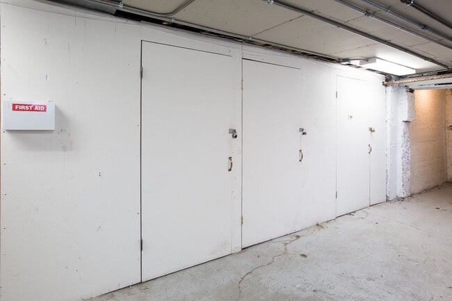 Building Photo - 2Bed/1Bath in Wicker Park with beautiful k...