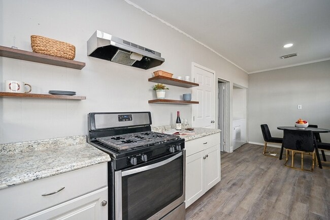Photo - 1507 Laird St House