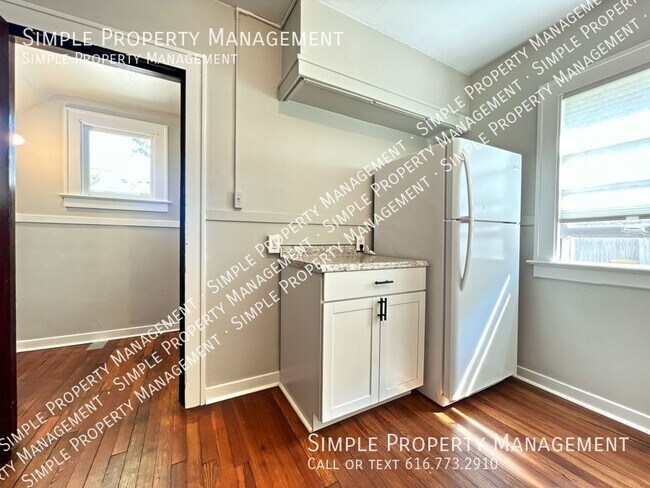 Building Photo - 737 Fulton St E