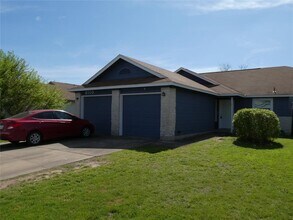 Building Photo - 8705 Pineridge Dr