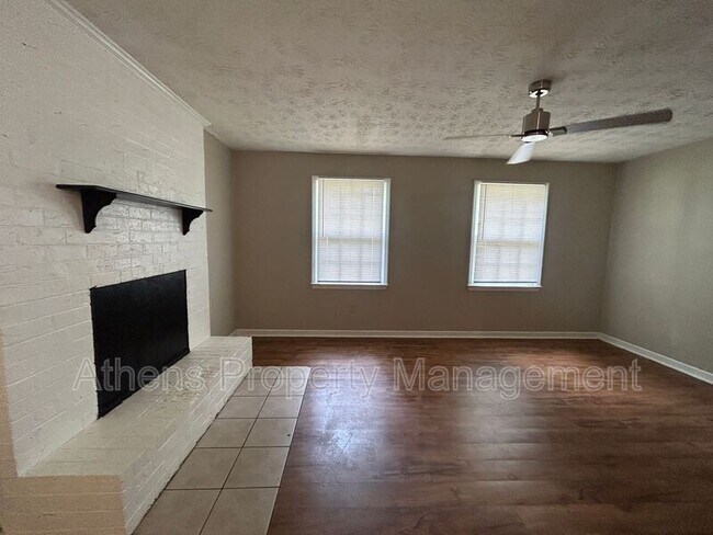 Building Photo - 313 Jockey Club Dr
