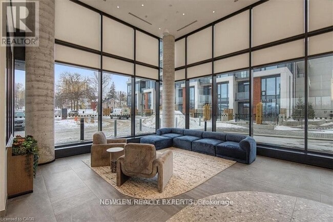 Building Photo - 25 Wellington St S