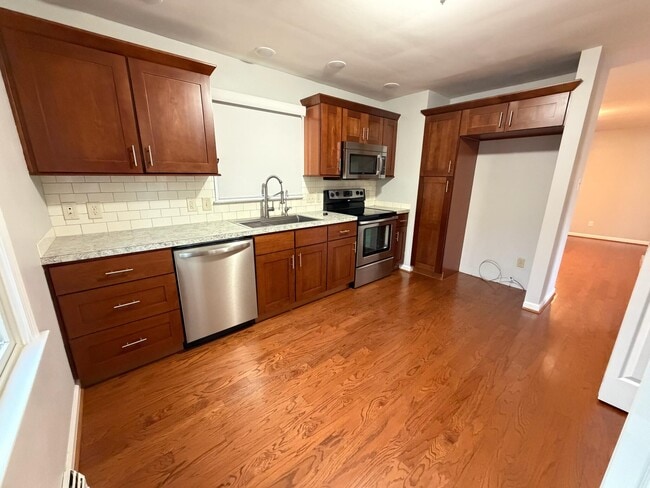 Building Photo - 1929 Alexandria Dr