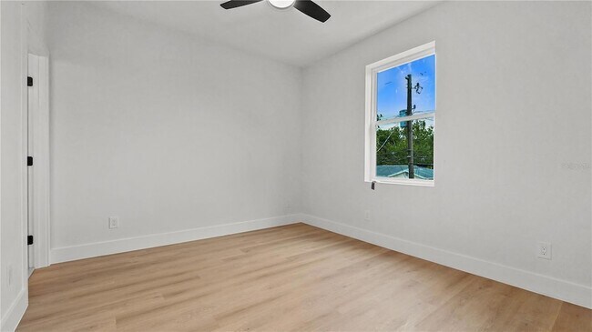 Foto del edificio - 2730 37th Ave N