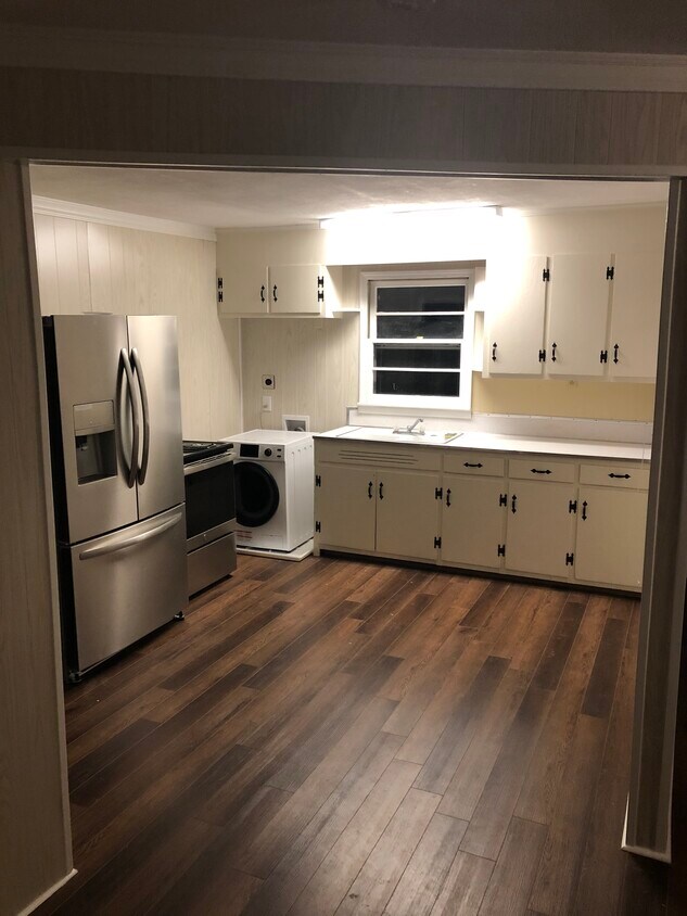 Kitchen - 3551 Barren River Rd