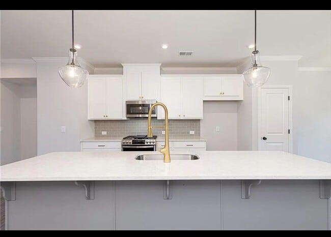 Building Photo - 913 Colton Dr