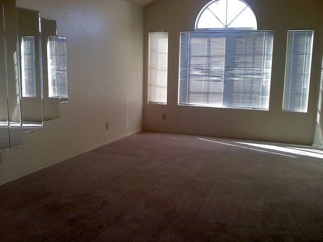 Foto del edificio - MUST SEE HOME IN AVONDALE WITH POOL!