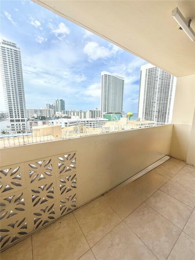 Foto del edificio - 1833 S Ocean Dr
