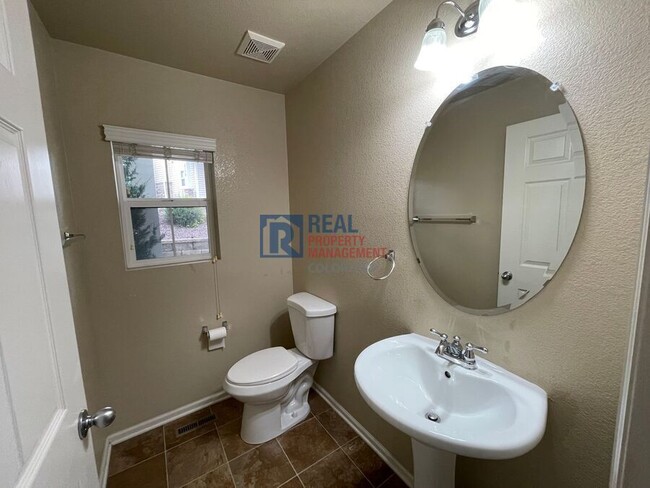 Building Photo - 2608 Stonecrop Ridge Grove