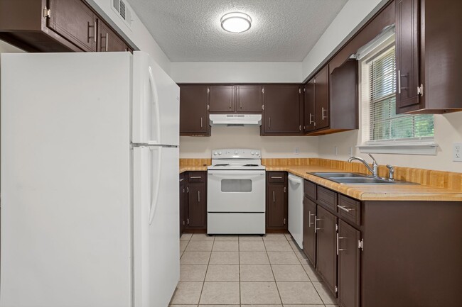 Building Photo - 501 S Edgewood Cir
