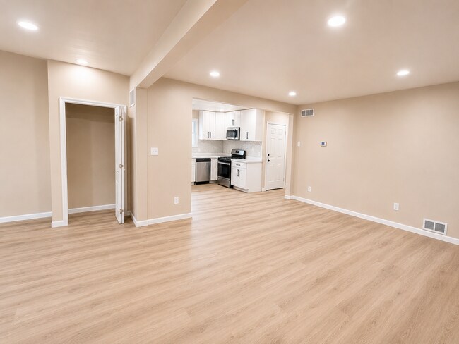 Foto del edificio - 3347 Webb St