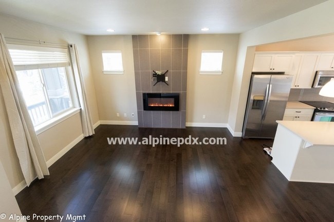 Building Photo - Gorgeous 4 Bedroom at 45 Central