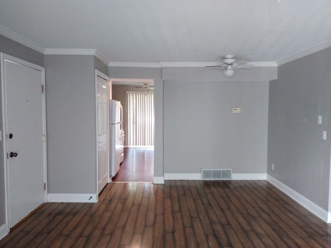 1990 Tall Oaks Dr Unit 2B, Aurora, IL 60505 Condo for Rent in Aurora