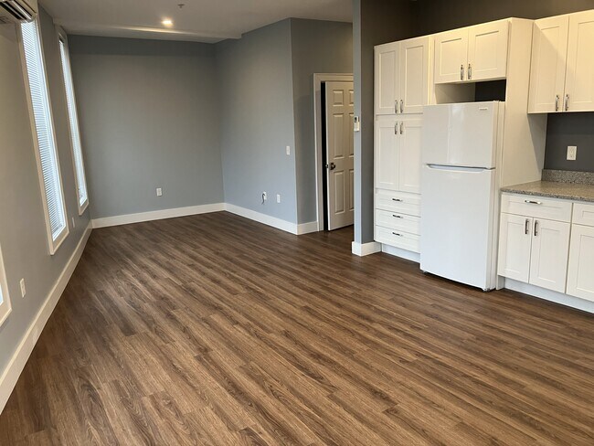 Área de estar - 10 S Lake Ave