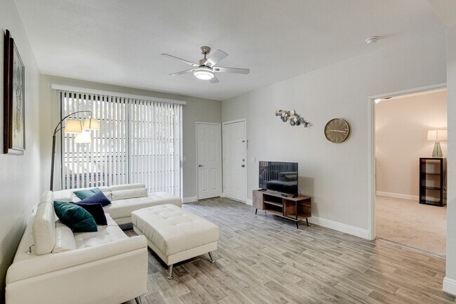Foto del edificio - FURNISHED 2 BED 2 BATH NEAR LAS VEGAS STRI...