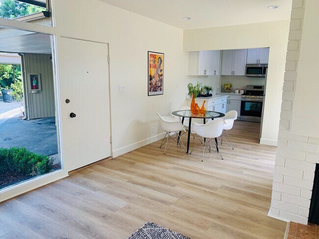 Dining Area - 1777 Grevelia St