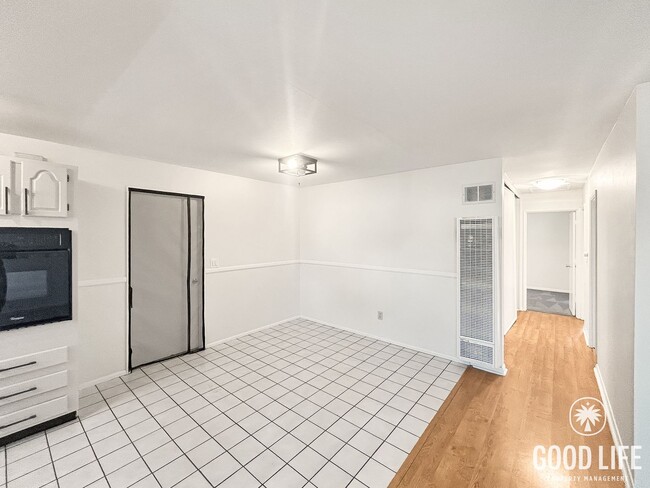 Building Photo - Beautiful 3B/2BA w/ Large Yard, 2 Car Garage & RV Parking!