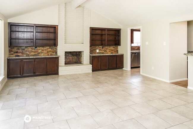 Foto del edificio - 5911 Pincay Oaks St